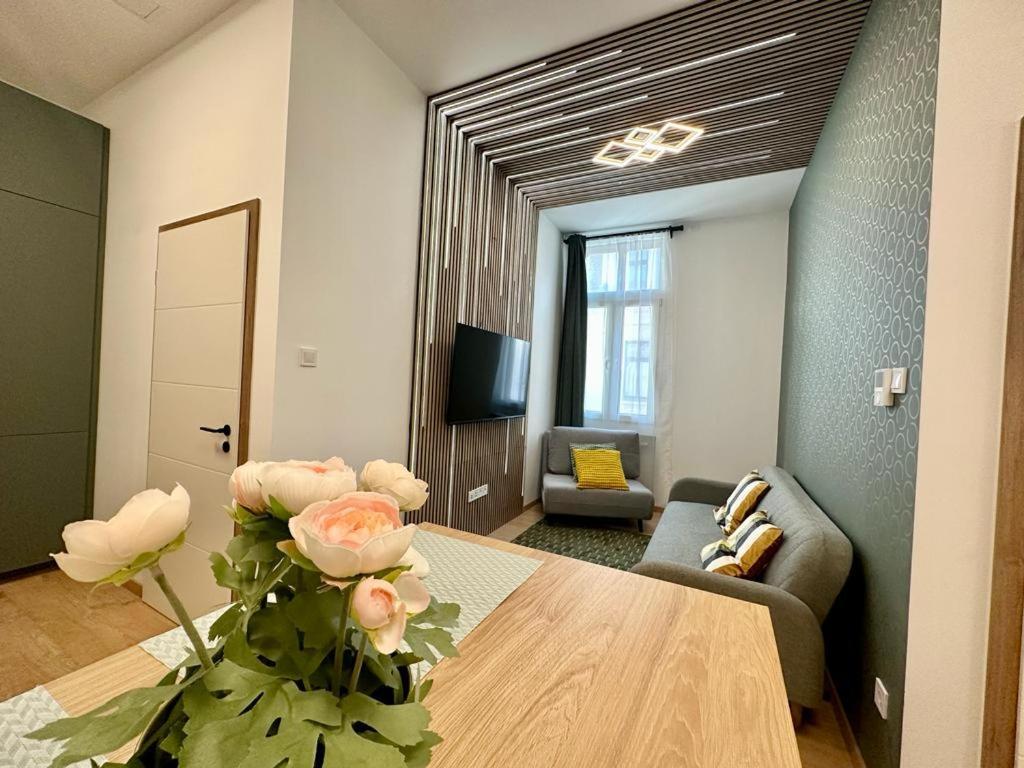 Apartment At Gozsdu Courtyard #Partyzone #Downtown #Freeparking Budapest Exterior foto