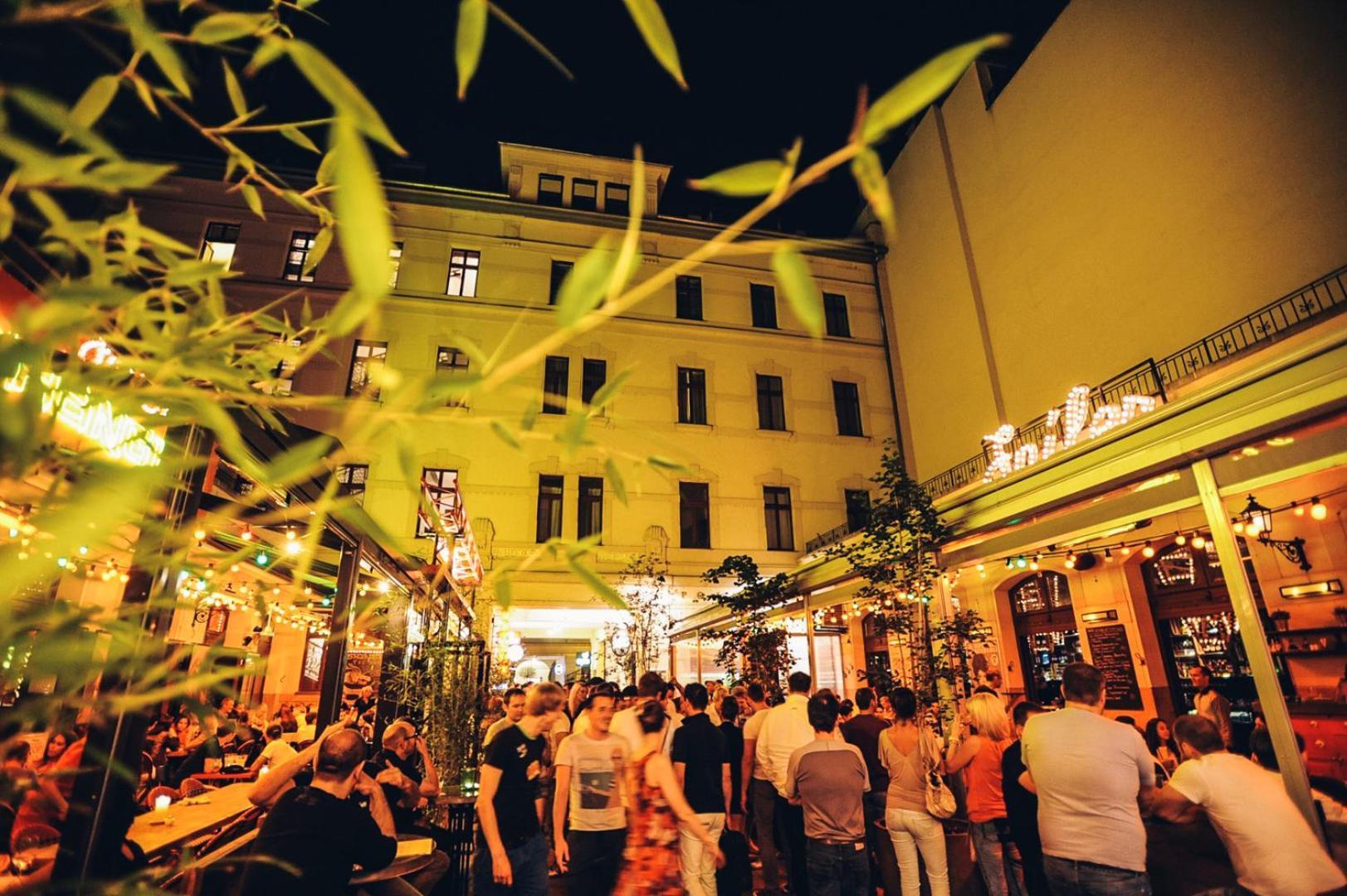Apartment At Gozsdu Courtyard #Partyzone #Downtown #Freeparking Budapest Exterior foto